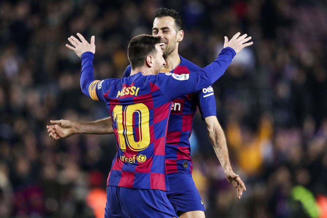 Messi y Busquets celebrando un gol