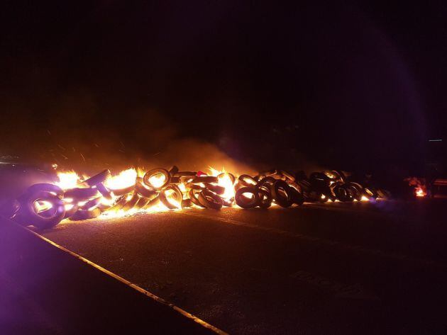 Los CDR han cortado este martes la autopista AP7 a la altura de Sant Celoni (Barcelona)