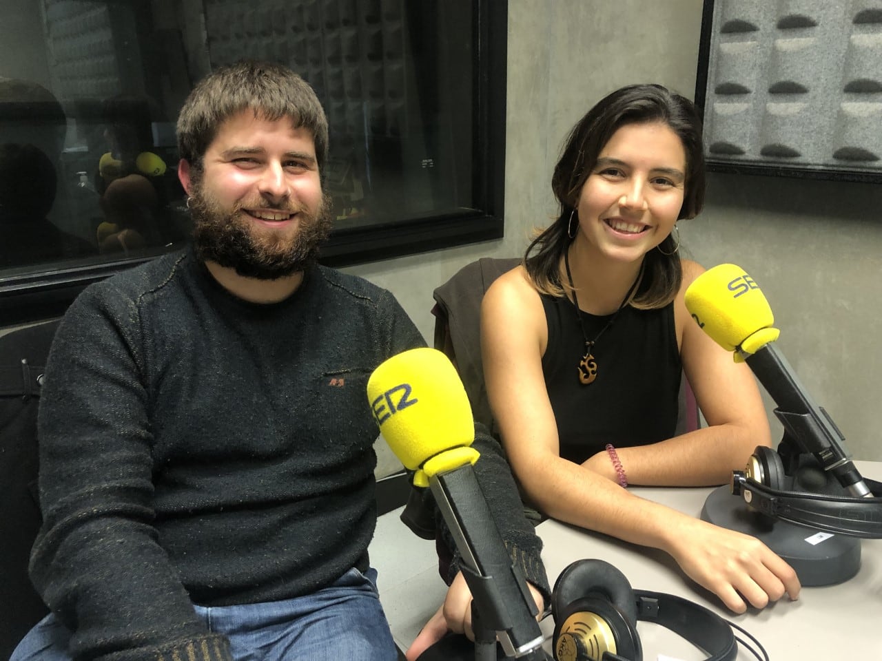 Danel de Prado y Raquel Riera en los estudios de Radio Eibar