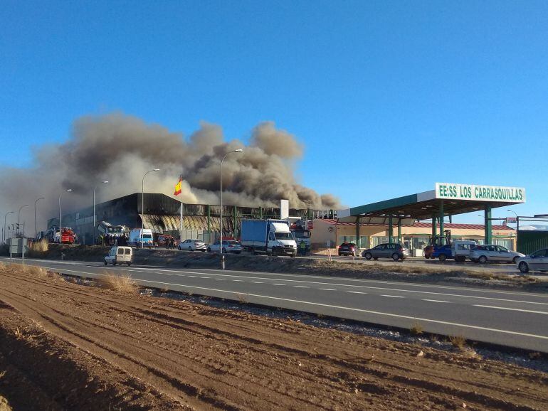 Incendio en el polígono industrial de Caniles