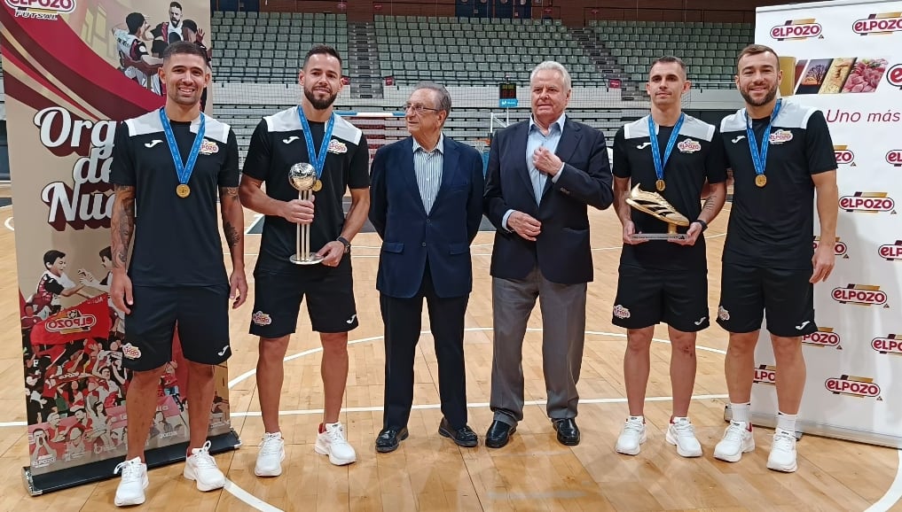 Los cuatro campeones del mundo junto a Bolarín y Tomás Fuertes