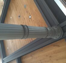 Detalle columna AppStore Puerta del Sol (Foto: Pablo Morán)