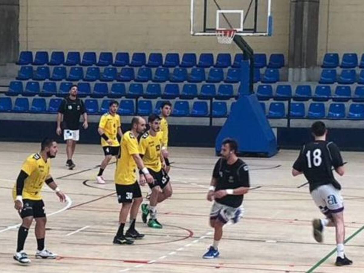 El Elda - C.E.E. sorprende al Agustinos Alicante (20-21)