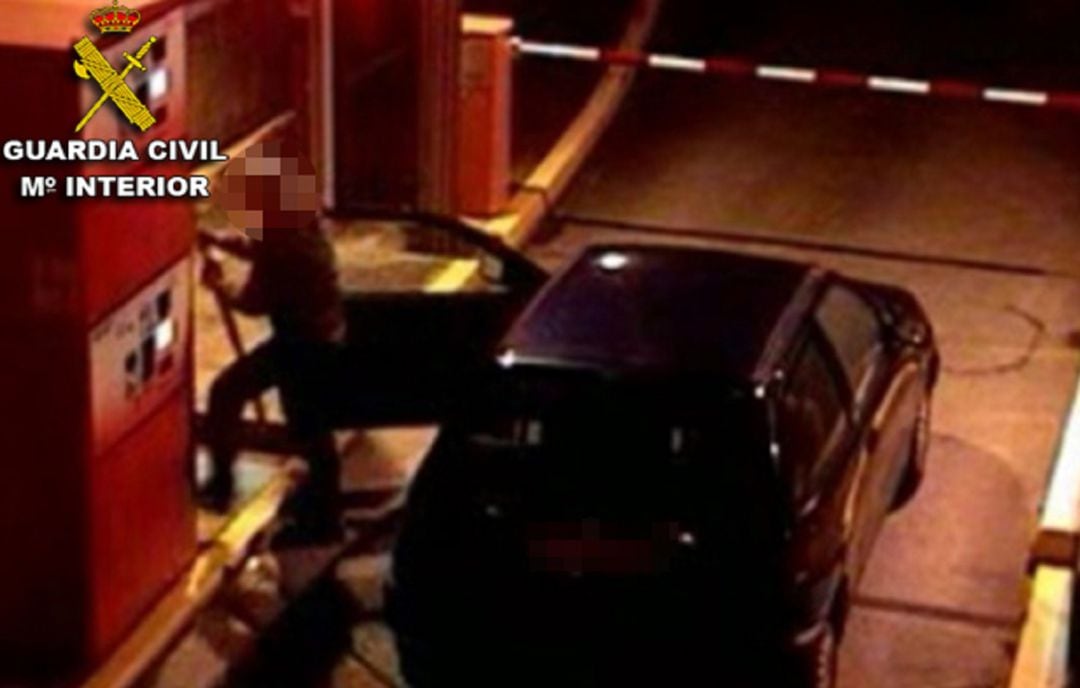 Momento de uno de los robos en un peaje