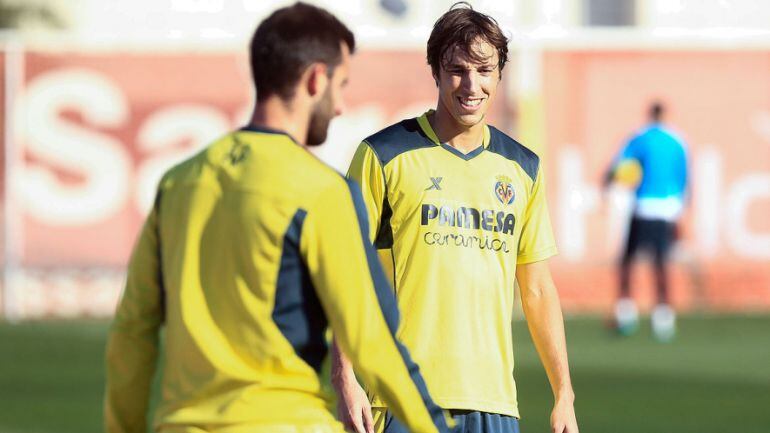 El medio centro del Villarreal confía en poder vivir una gran noche europea