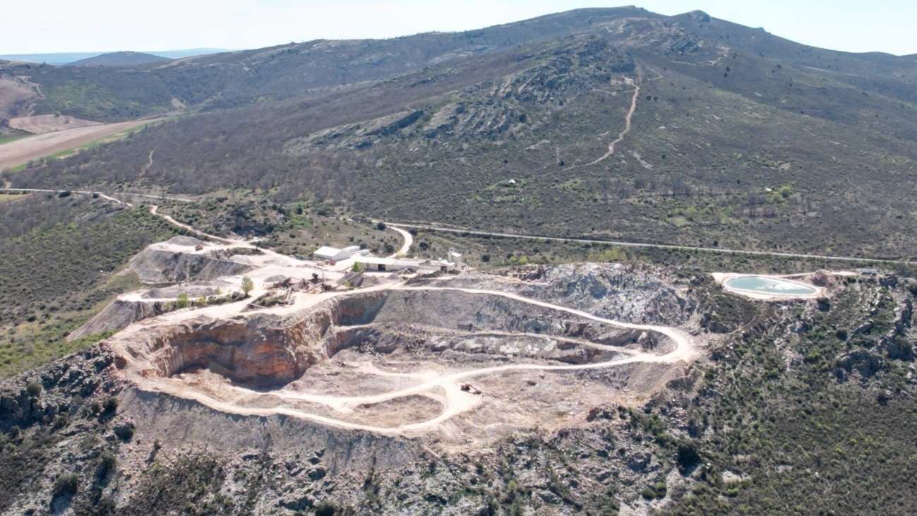 Mina de sílice de la misma empresa en la zona de la Sierra