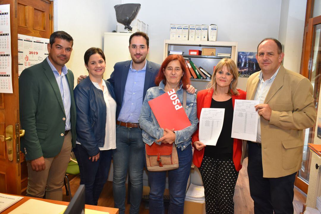 Candidatos al Congreso y Senado del PSOE durante la presentación de su candidatura en la Junta Electoral