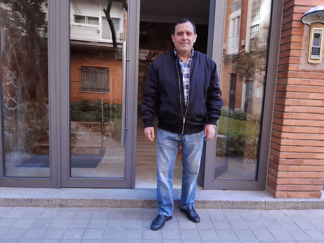 Ángel España lleva 33 años como portero de una comunidad de vecinos en Ciudad Real