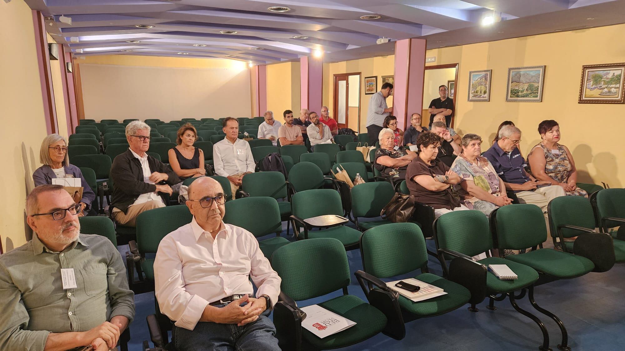 Público asistente a la inauguración de las 42 Jornadas de Investigación de Sierra Mágina