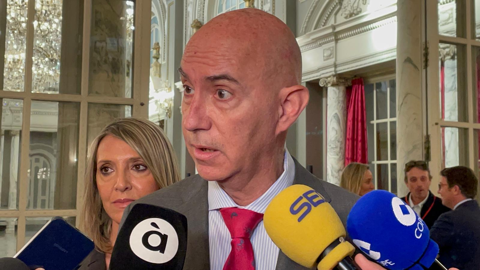 José Gosálbez, portavoz de Vox, atiende a los medios de comunicación antes del pleno municipal