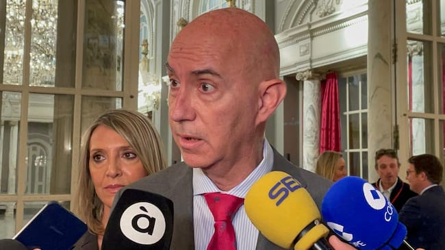 José Gosálbez, portavoz de Vox, atiende a los medios de comunicación antes del pleno municipal