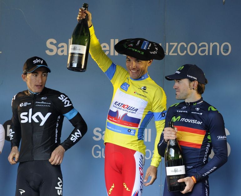 Katusha&#039;s Spanish rider Joaquim Rodriguez (C) celebrates his victory with Sky&#039;s Colombian rider Sergio Henao (L) and Movistar&#039;s Spanish rider Ion Izagirre (R) on the podium of the last stage of the Tour of the Basque Country in Aia, northern Spain, on April 11, 2015. Rodriguez won the Tour of the Basque Country ahead of Henao and Izagirre after the sixth and final stage, a 18,3 km time trial around the village of Aia.   AFP PHOTO/ ANDER GILLENEA