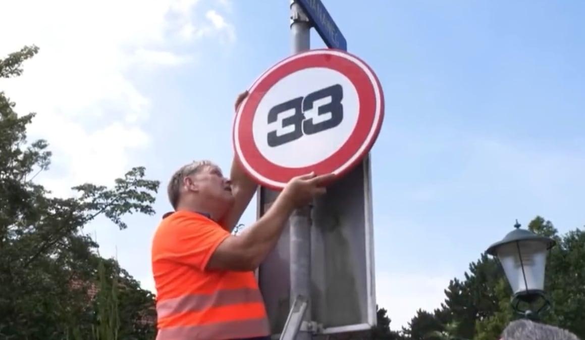 Zandvoort se prepara para el GP de Países Bajos de Fórmula 1 cambiando las señales de tráfico de 30 km/h por otras de 33.