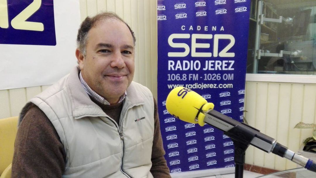 José María Castaño, en los estudios de Radio Jerez