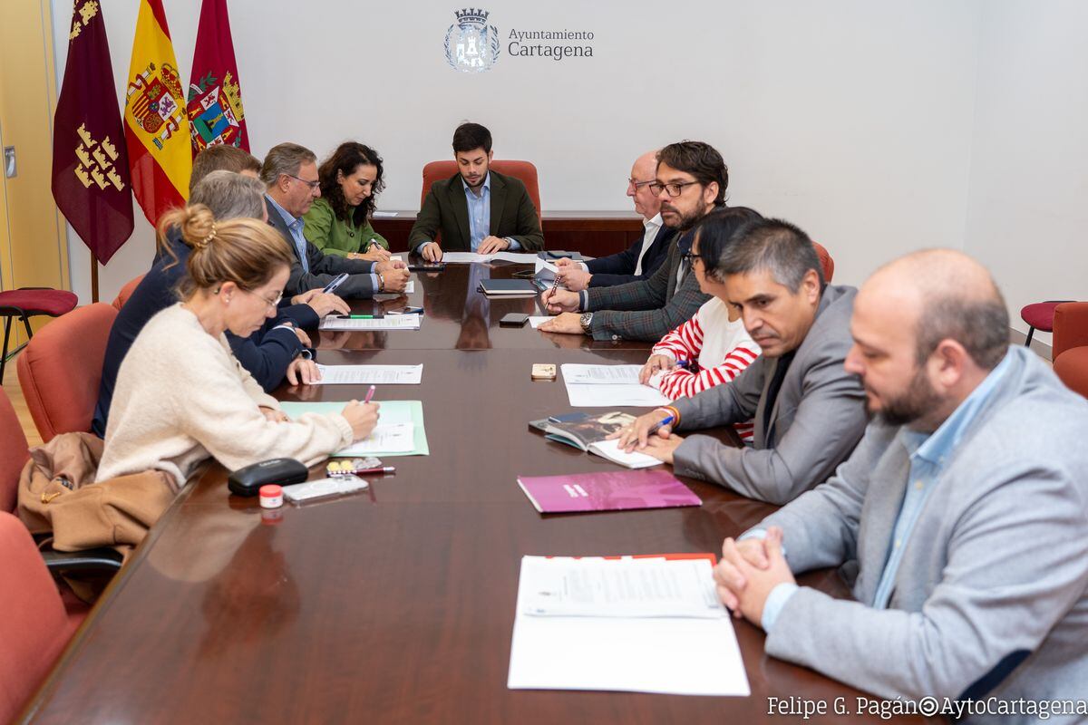 Comisión de Hacienda e Interior, reunida este lunes