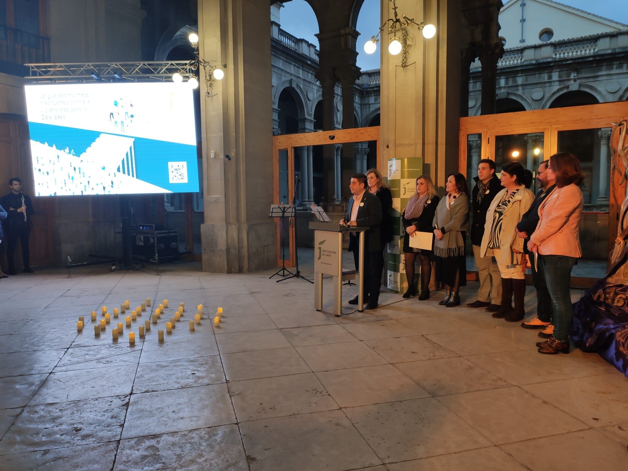 Un momento del emotivo acto celebrado en la Diputación Provincial de Jaén con motivo del 25N