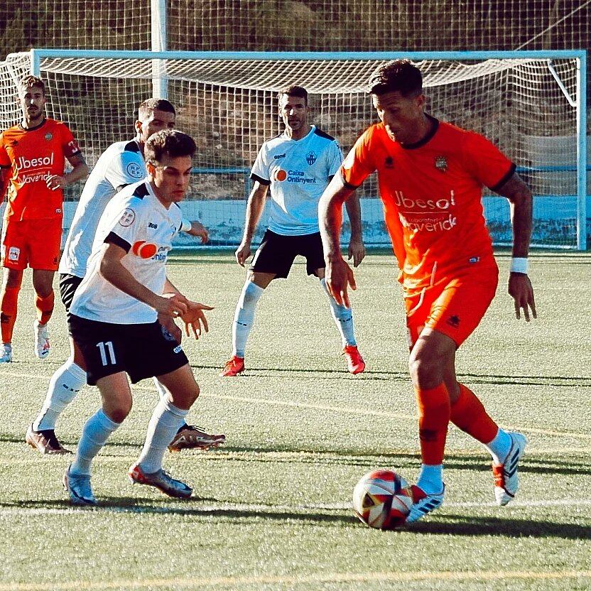 Imatge de l'encontre entre Atzeneta UE i Ontinyent 1931