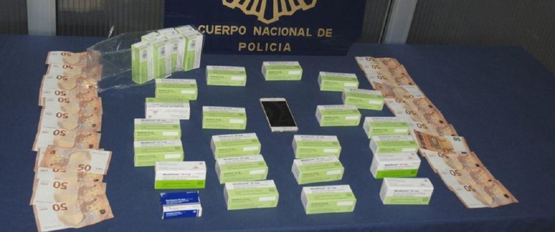 Fármacos y dinero incautado