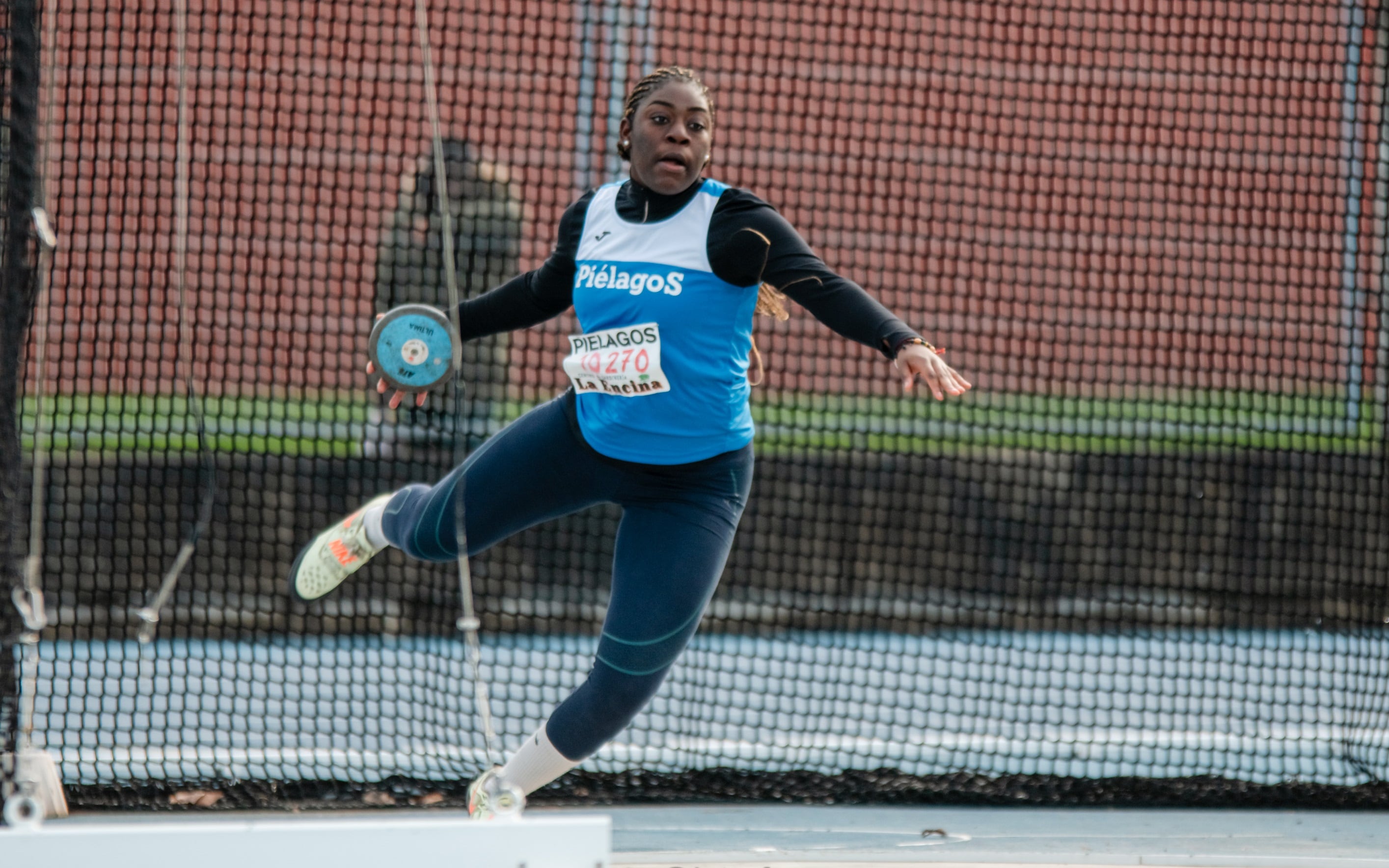 Andrea Tankeu (Piélagos) ha destrozado el récord de España sub 18 de disco con un extraordinario lanzamiento de 51.15 metros. Foto: Juan A. Fdez.