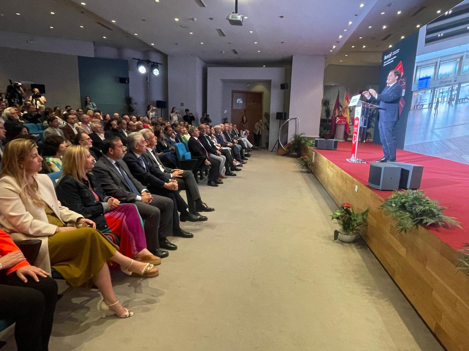 Presentación de la tarjeta BUSCyL a cargo del presidente de la Junta de Castilla y León, Alfonso Fernández Mañueco