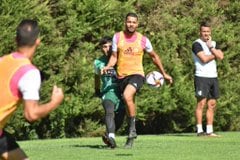 El delantero blanquiazul Allyson, durante un entrenamiento en San Lázaro