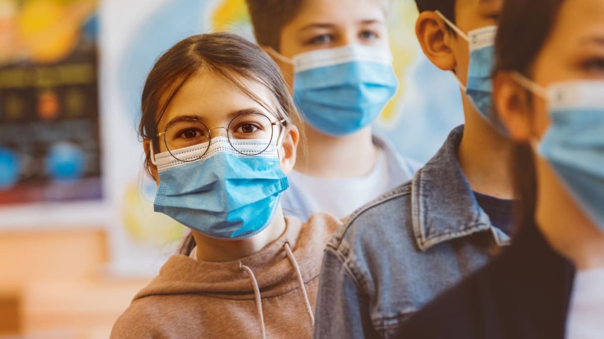 Los alumnos de La Palma vuelven al colegio tras un mes sin clase