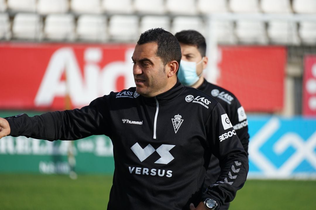 Adrián Hernández en el entrenamiento del Real Murcia