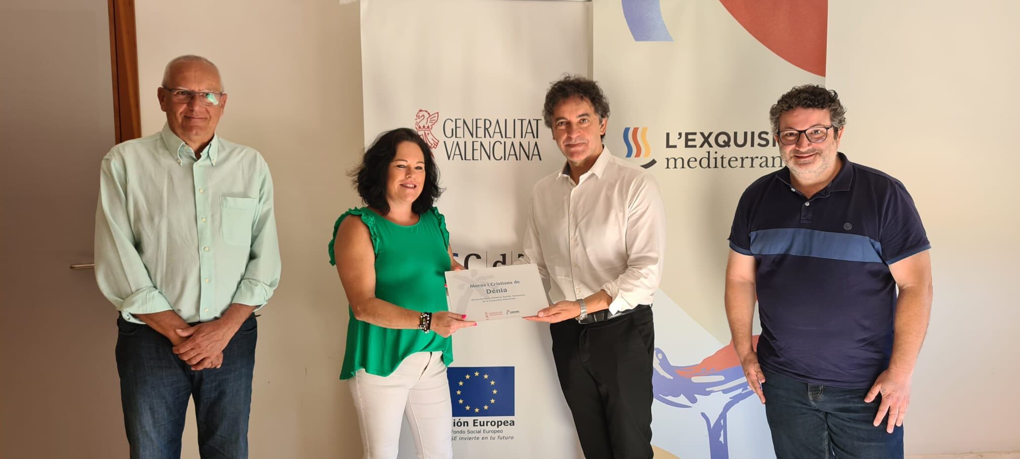 Entrega de la placa de los Moros i Cristians de Dénia como Fiesta de interés Turístico Autonómico de la Comunitat Valenciana.