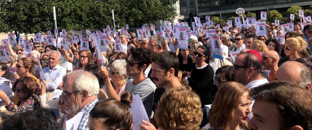 Concentración en A Coruña para reclamar más medios en la búsqueda de Yago de la Puente