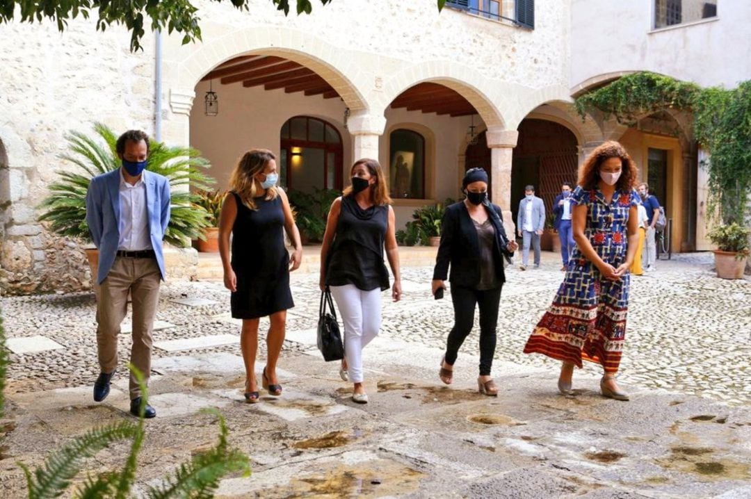 Reunión en la finca de Raixa.