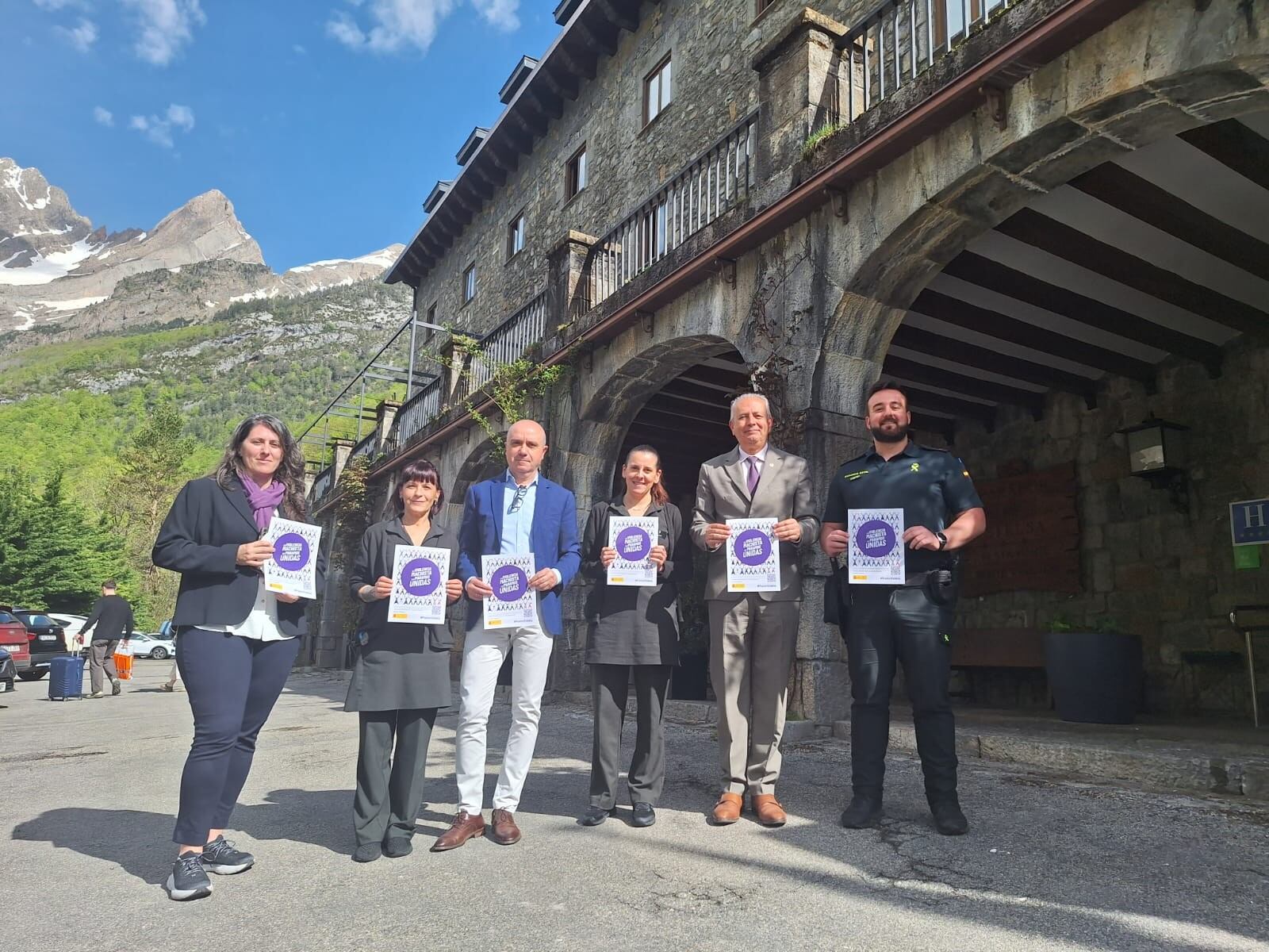 Autoridades en el Parador de Bielsa
