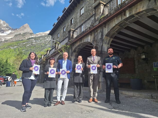 Autoridades en el Parador de Bielsa