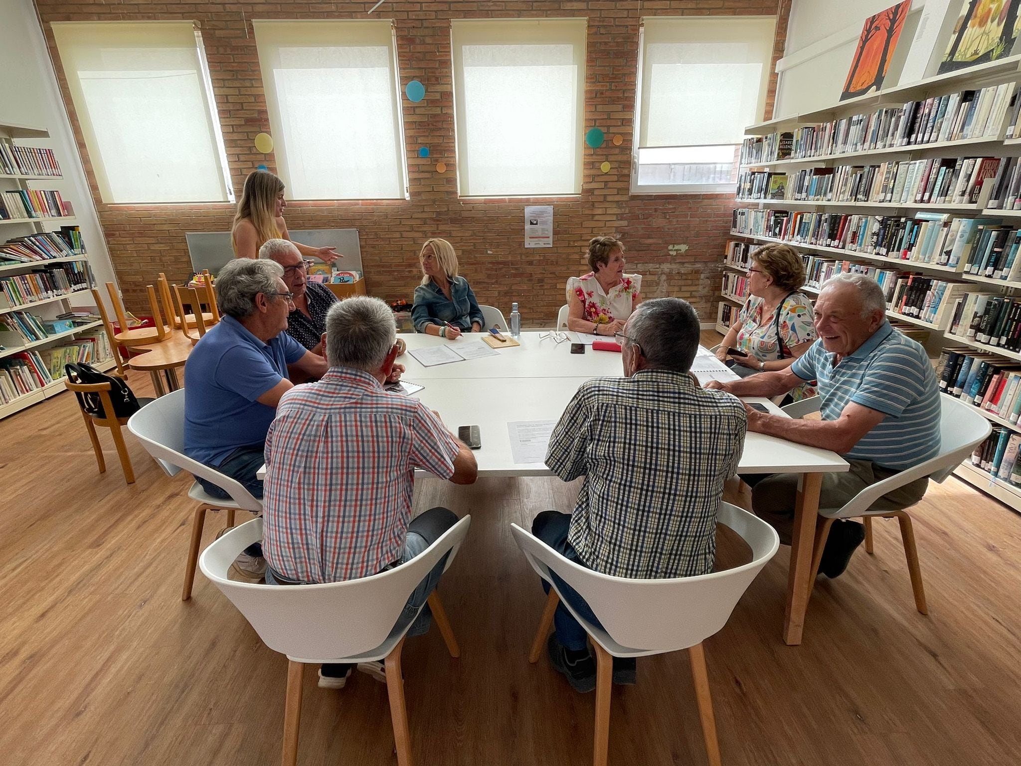 Curso de informática para mayores en la biblioteca de Esplús