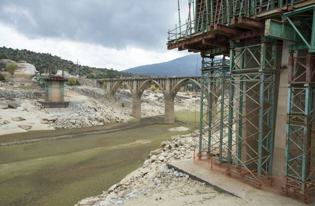 Obras del Puente de la Gaznata que debería haberse terminado en septiembre de 2017