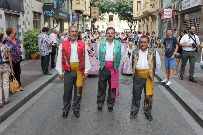 Jaime Gadea (en el centro) en una procesión