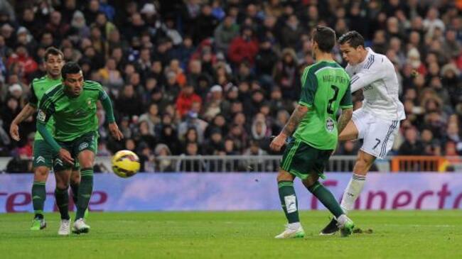 Critiano tira a puerta en su segundo gol al Celta