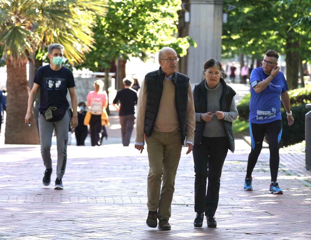 Euskadi estudia recuperar la emergencia sanitaria si se llega a 50 camas UCI