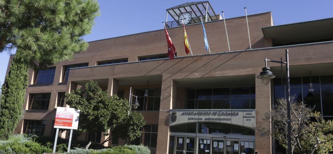 Aunque la normalidad tardará en regresar a los ayuntamientos, algunos han vuelto a prestar trámites administrativos