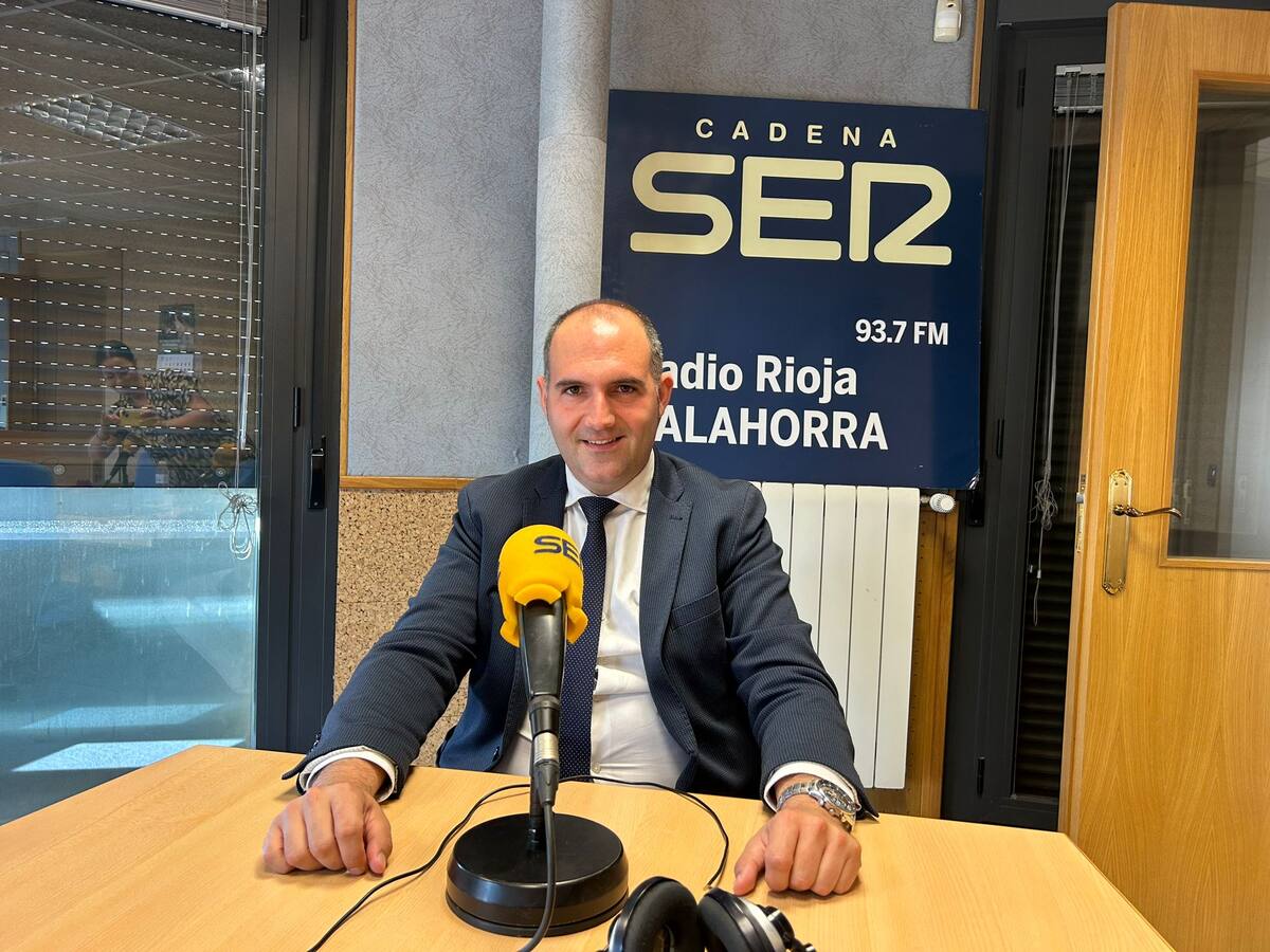 El alcalde de Cervera del Río Alhama se estrena en el nuevo espacio municipal de Radio Calahorra