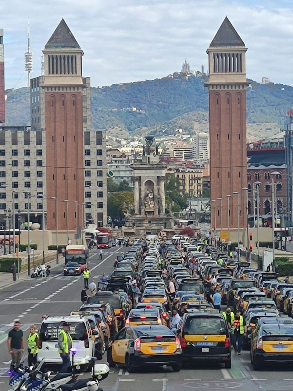 Els taxistes demanen que s'eviti la liberalització total de les VTC a vies interurbanes