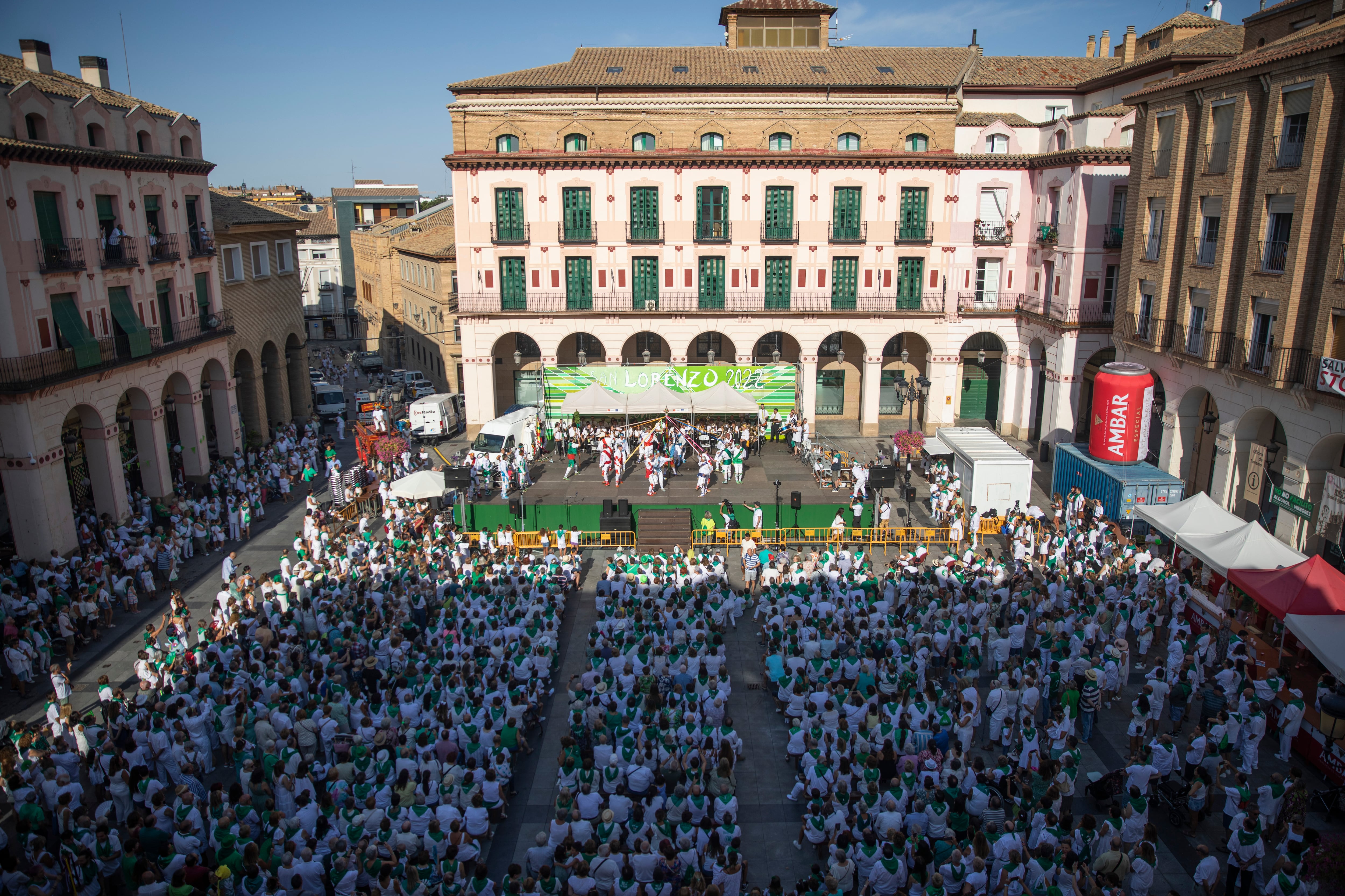 Fiesta del comercio en la plaza López Allué