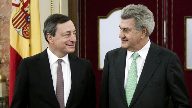 El presidente del Banco Central Europeo (BCE), Mario Draghi, junto al presidente del Congreso, Jesús Posada, antes de su comparecencia a puerta cerrada con los grupos parlamentarios.