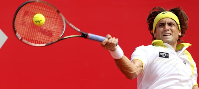 El español David Ferrer ante el suizo Stanislas Wawrinka hoy, domingo 24 de febrero de 2013, durante la final del ATP 250 de Buenos Aires (Argentina), en el Lawn Tenis Club de esta ciudad