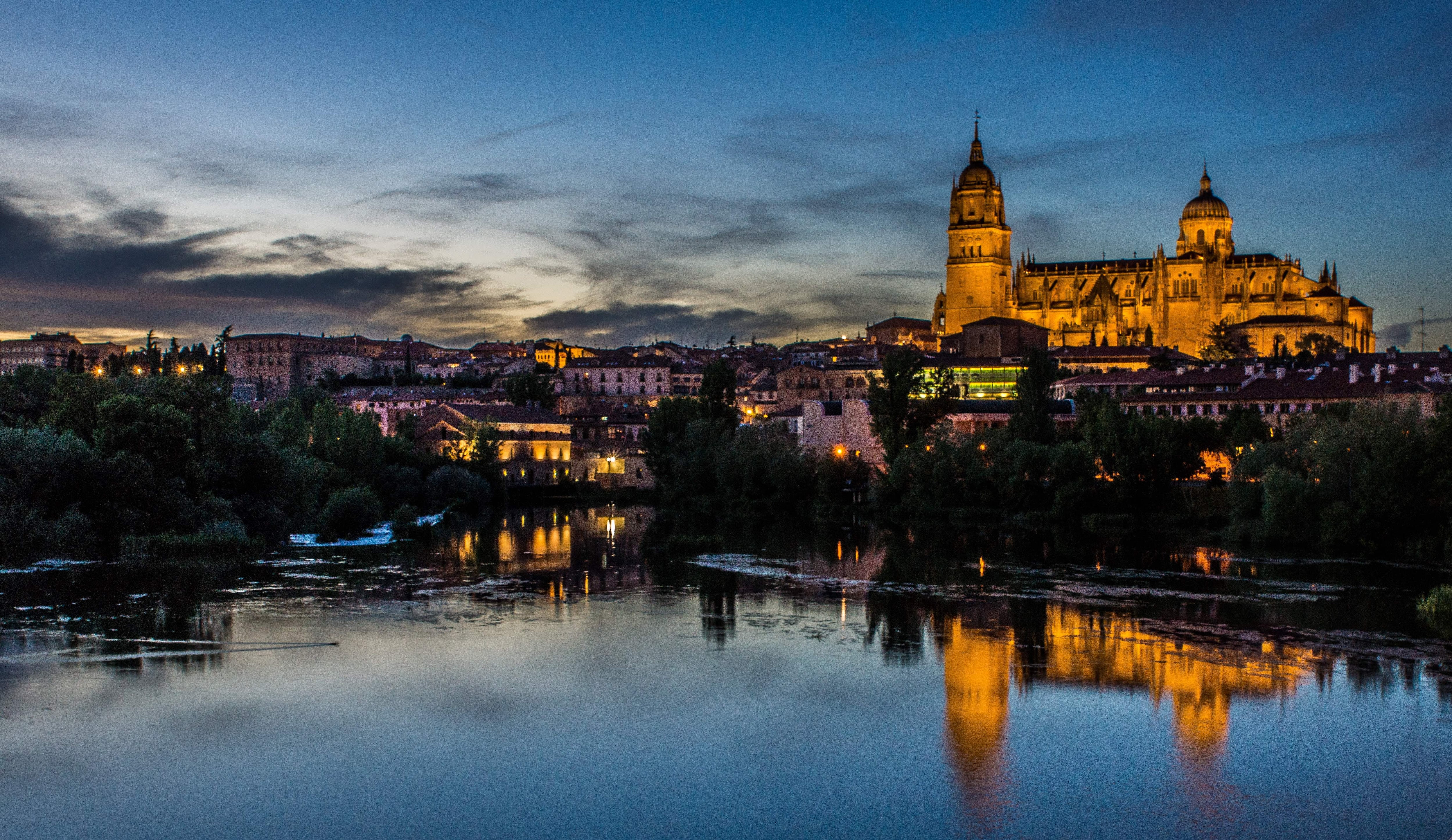 Catedral de Salamanca de noche