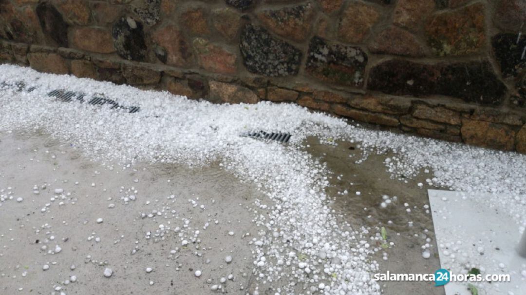 Imagen de la fortísima granizada caída en Pereña de la Ribera.