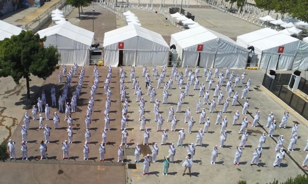 Sanitarios participantes en el test masivo de Covid-19 organizado en el Recinto Ferial de Torrejón de Ardoz