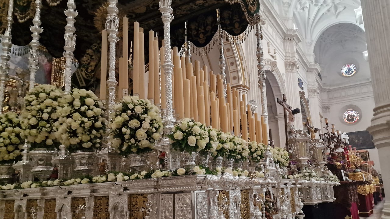 Exposición en la Catedral de Granada de los 22 pasos que participaron el 14 de octubre de 2023 en la Procesión Magna