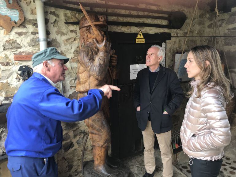 Visita del Delegado de la junta y la Jefe de Servicio de Cultura a la Casa Museo