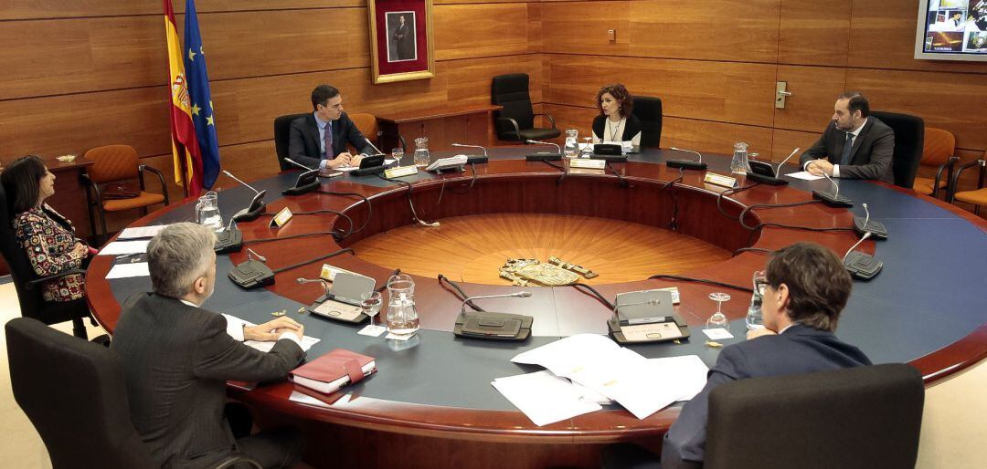 El presidente del Gobierno, Pedro Sánchez, preside el Consejo de Ministros extraordinario