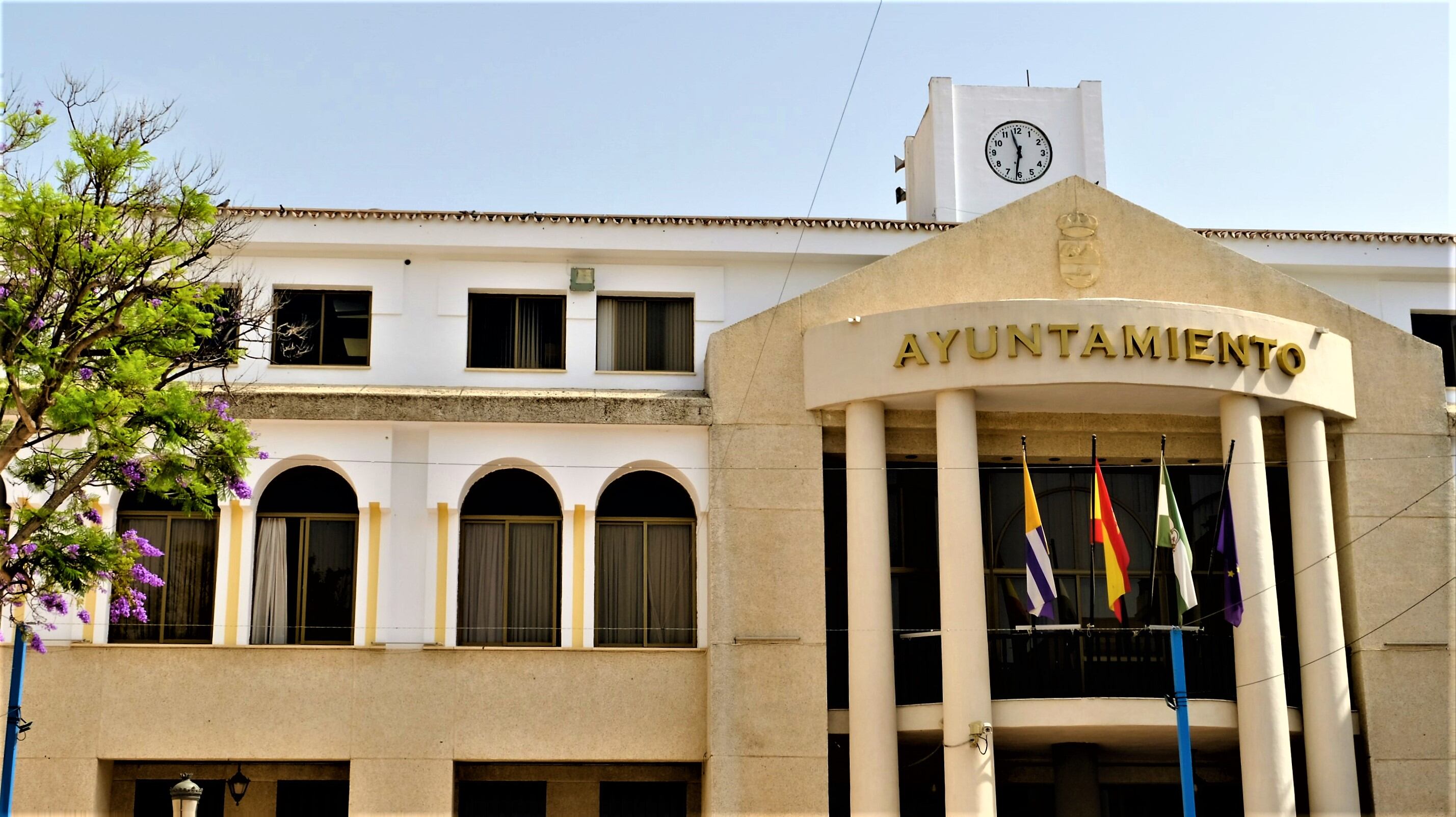 Fachada del Ayuntamiento de Rincón de la Victoria